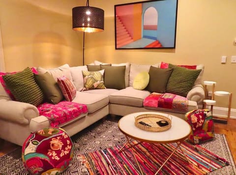 The Nook on Neil Walkable 3BR Apartment in Ohio