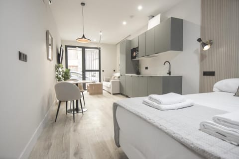 Bed, Kitchen or kitchenette, Photo of the whole room, Bedroom