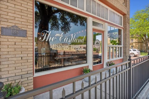The Eastland Historic Hotel- Hondo Room Hotel in Texas