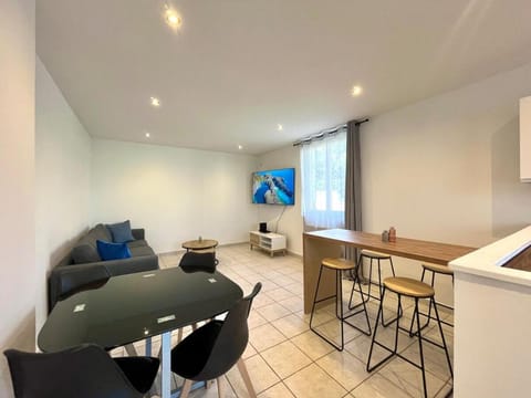 TV and multimedia, Living room, Dining area