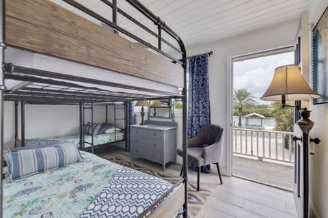 Casa Del Sol - Private Beachfront, Pool Table House in Indian Shores