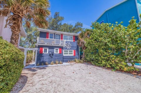 Casa Del Sol - Private Beachfront, Pool Table House in Indian Shores