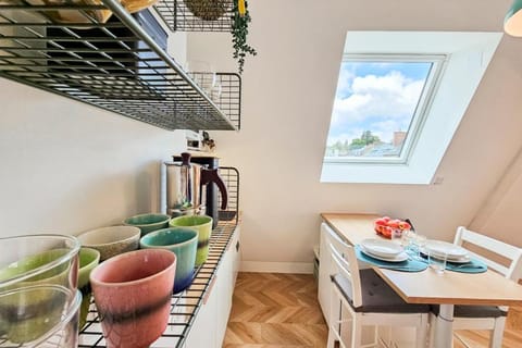 Kitchen or kitchenette, Dining area