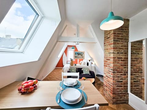 Seating area, Dining area