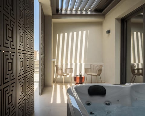 Hot Tub, Seating area, towels