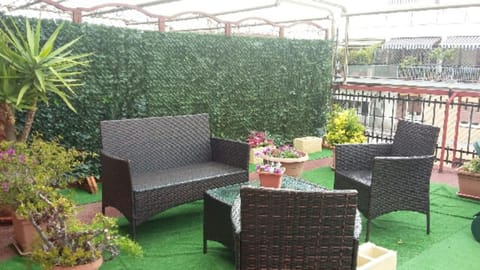 Property building, Balcony/Terrace, Living room