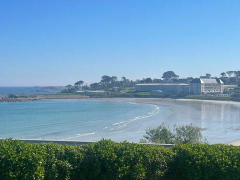 Gîte vue mer, plage de Trestel House in Trévou-Tréguignec
