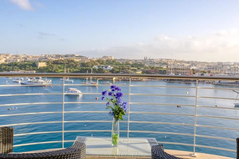 Seaview Luxury 3Br Apartment in Sliema Apartment in Sliema