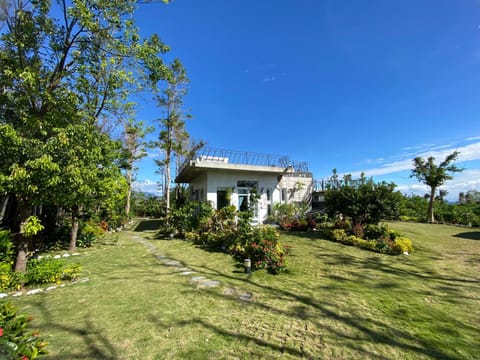 Property building, Day, Natural landscape, Garden, Garden view