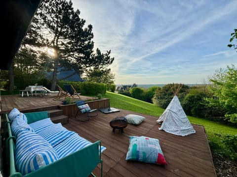 Patio, Patio, Spring, Day, Natural landscape, Garden, Garden view, sunbed