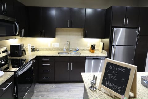 The Hangout ! Apartment in Addison