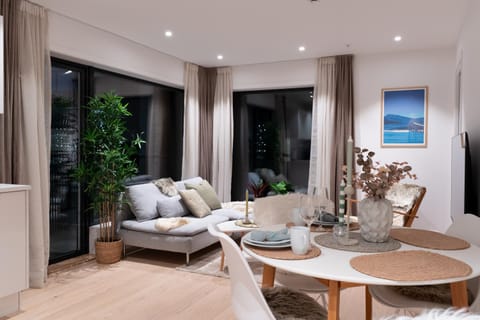 View (from property/room), Living room, Seating area, Dining area