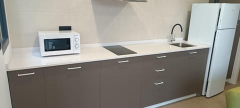 Kitchen or kitchenette, pet friendly, stove, toaster