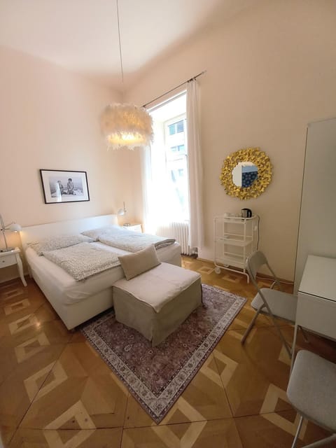 Photo of the whole room, Bedroom