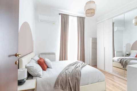 Bed, Photo of the whole room, Bedroom, internet, towels, wardrobe, air conditioner