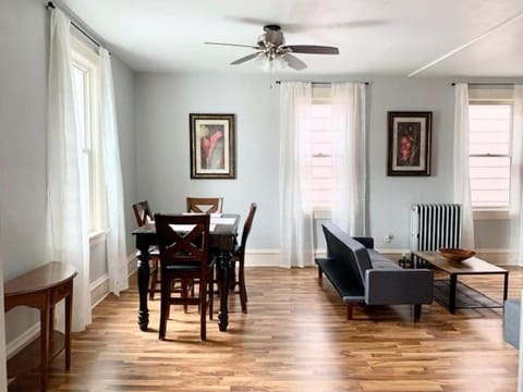 Seating area, Dining area