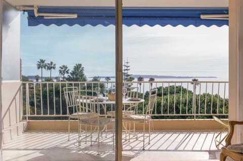 Patio, Day, Natural landscape, View (from property/room), Balcony/Terrace, Dining area, Sea view