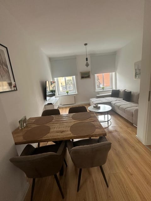 TV and multimedia, Living room, Dining area