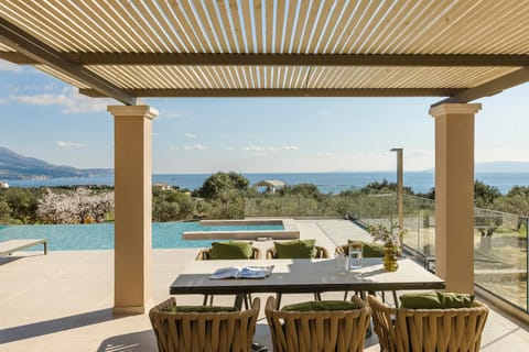 Natural landscape, View (from property/room), Dining area, Sea view, Swimming pool, sunbed
