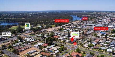 Nearby landmark, Restaurant/places to eat, Bird's eye view, Supermarket/grocery shop, Shopping Area