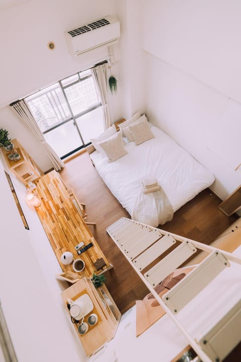 Bed, Photo of the whole room, Seating area, Bedroom, air conditioner