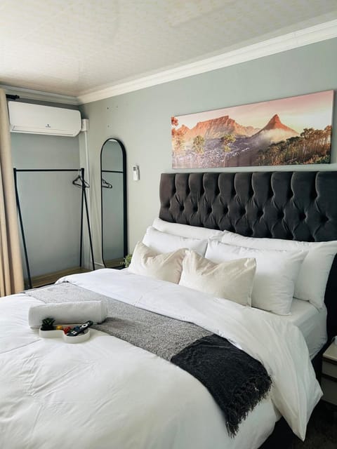 Bed, Bedroom, air conditioner