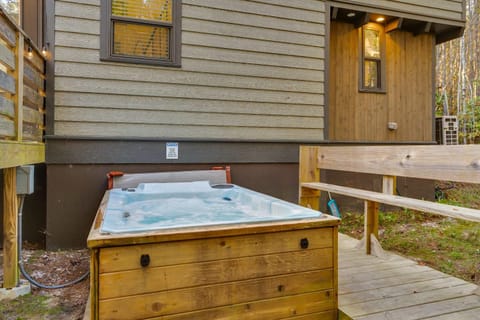 Firefly at Mentone with Hot Tub & Internet House in Alabama