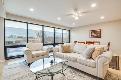 Steps to Shops and Eats Apt in Portage Park! Apartment in Chicago