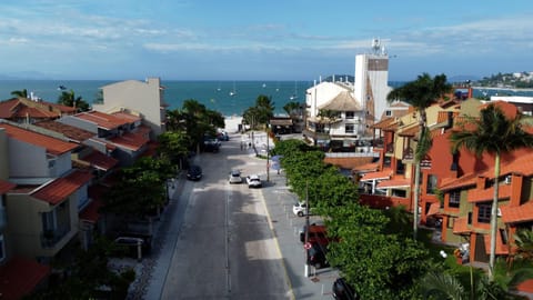 Property building, Day, Neighbourhood, Bird's eye view, Sea view, Street view, Location, Parking