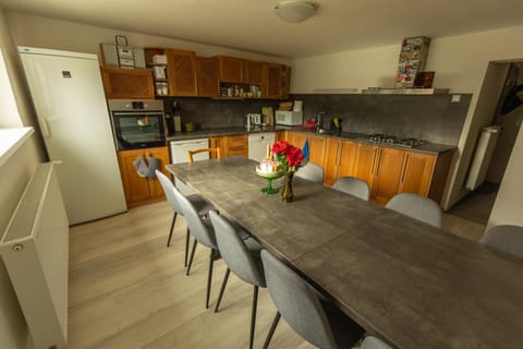 Kitchen or kitchenette, Kitchen or kitchenette