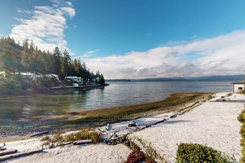 Seaside Sanctuary Beach House House in Hood Canal