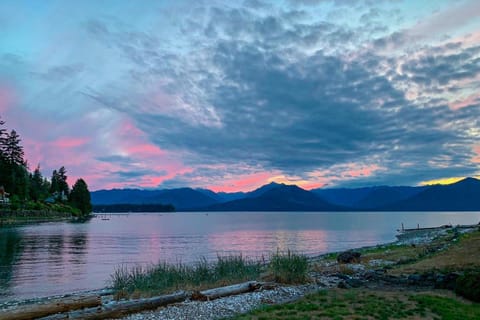 Seaside Sanctuary Beach House House in Hood Canal
