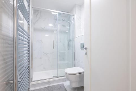 2nd Floor Stylish 2-Bed Apartment Apartment in Drogheda