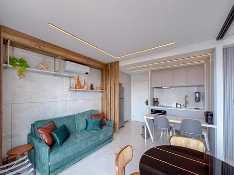 Kitchen or kitchenette, Seating area, Dining area, oven