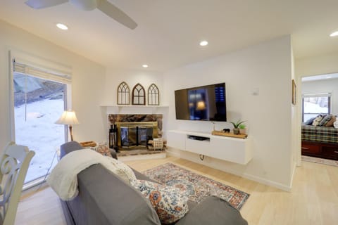 Ski, Hike and More! Couples Getaway in Beech Mtn Apartment in Beech Mountain