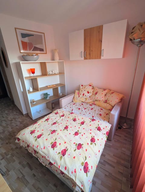 Bed, Living room, Seating area