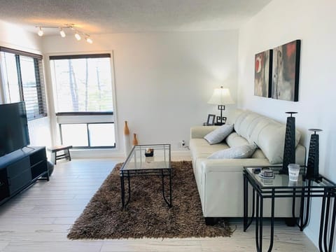 BAY TREE gorgeous condo in Little River House in Little River