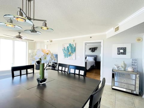 Luxury Large Ocean Front condo with pool North MB Apartment in Crescent Beach