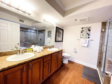 Luxury Large Ocean Front condo with pool North MB Apartment in Crescent Beach