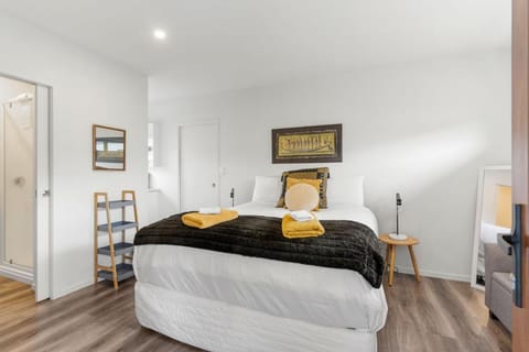 Bed, Bathroom, Kitchen or kitchenette, Photo of the whole room