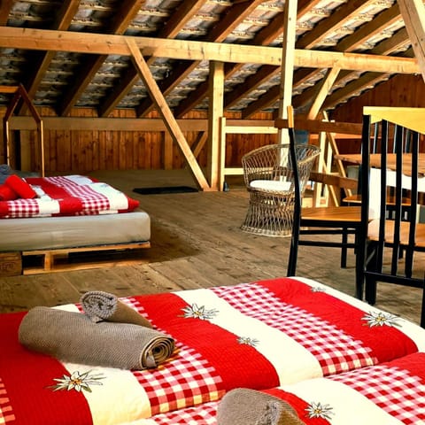 Bed, Dining area, Bedroom