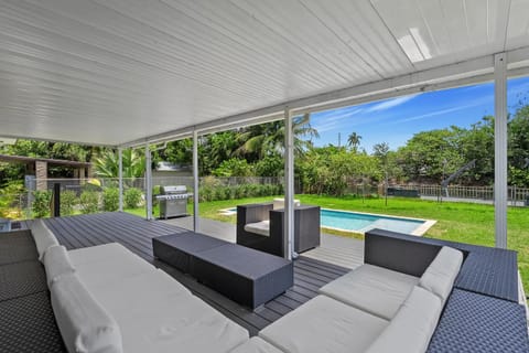 Balcony/Terrace, Seating area, Swimming pool