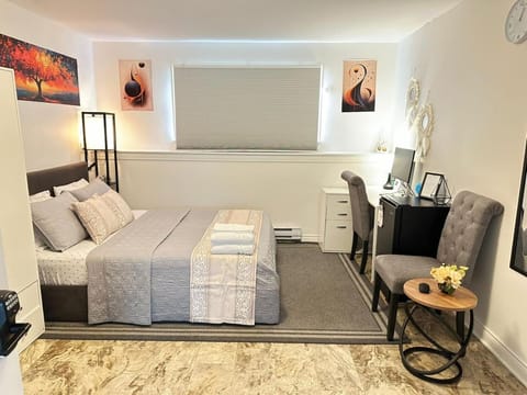 Photo of the whole room, Seating area, Bedroom