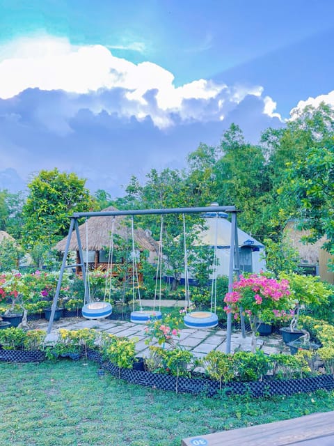 Patio, Day, Natural landscape, Garden, Balcony/Terrace, Garden view