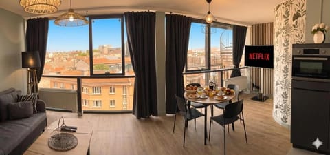 View (from property/room), Kitchen or kitchenette, Living room, Seating area, Dining area, oven