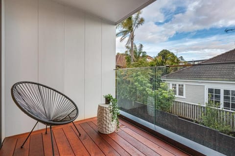 Mission Bay 4 bedrooms Tidy Unit House in Auckland