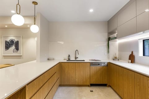 Mission Bay 4 bedrooms Tidy Unit House in Auckland