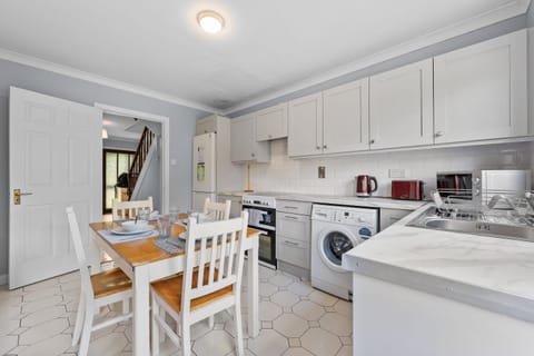 Enfield 5 bedroom - sleeps 6 House in Meath, Co. Meath, Ireland