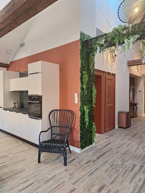 Dining area, microwave, oven