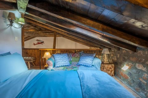 Bed, Photo of the whole room